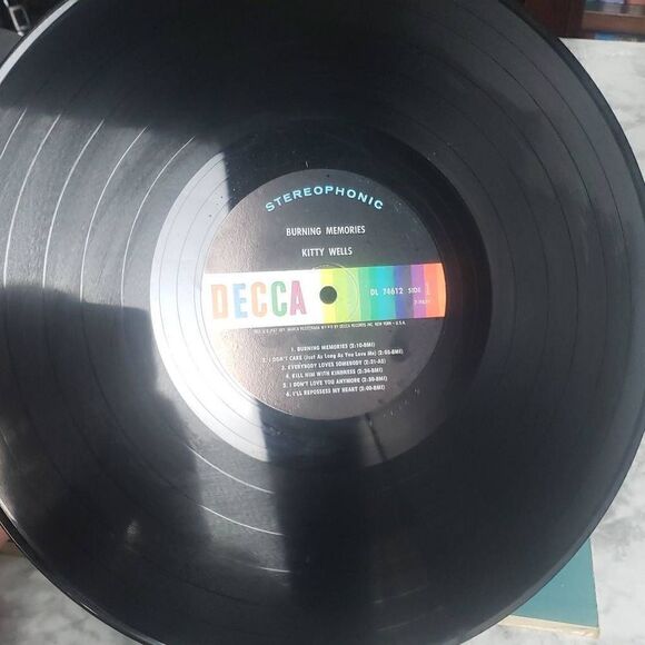 Kitty Wells Burning Memories Vinyl Record - Picture 8 of 12